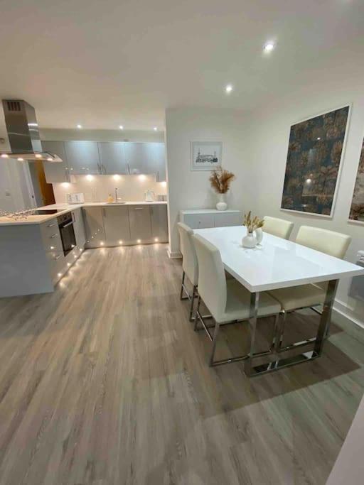 Luxury Town Centre Apartment Walking Distance To Rsc Theatre Stratford-upon-Avon Luaran gambar
